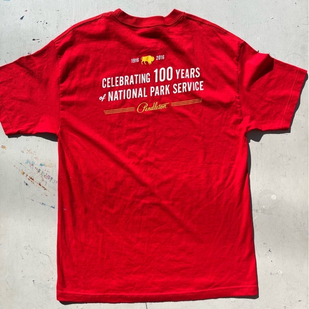 Men's Pendleton T-Shirt Red Solid M Logo Iconic Outdoor PNW‎ Classic Dad PAINT